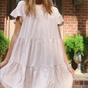 A super cute flowy dress! Never been worn!